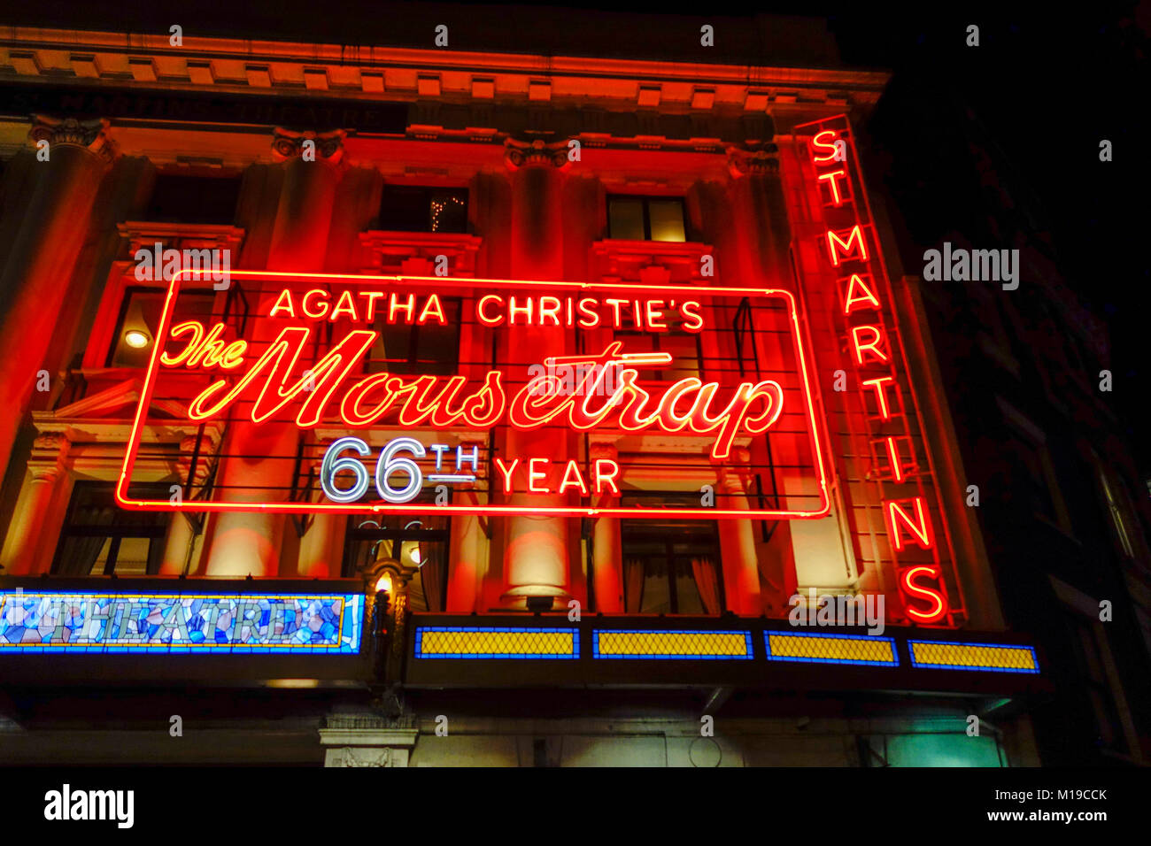 Insegna al neon Agatha Christie's Mousetrap al St Martins Theatre nel West End di Londra, Londra, Inghilterra, Regno Unito Foto Stock
