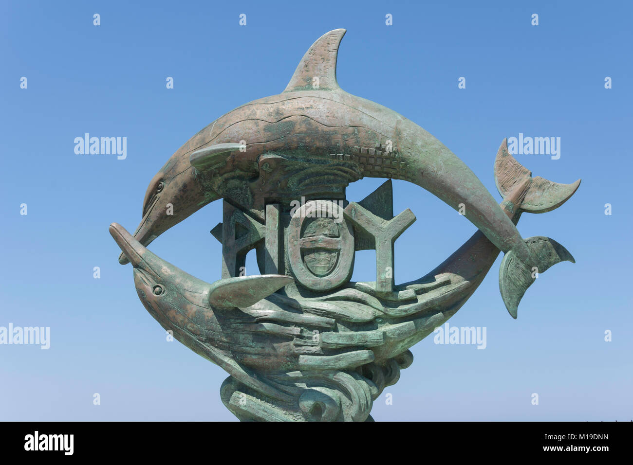 Due delfini storica statua, Rethimno Marina, Rethymnon (Rethimno), Regione di Rethimno, Creta (Kriti), Grecia Foto Stock