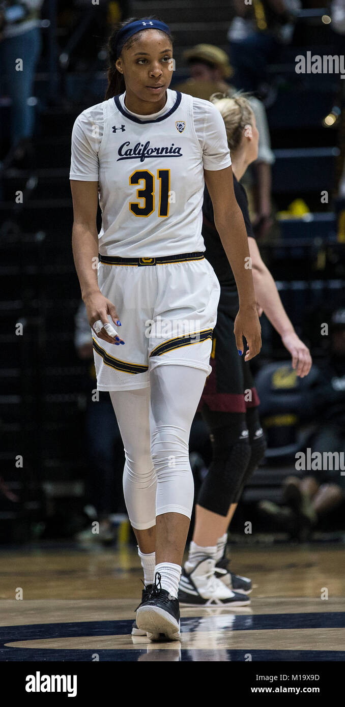 Berkeley, CA U.S. 28 gen, 2018. A. California avanti/center Kristine Anigwe (31) ha segnato 15 punti, 8 rimbalzi, 1 assist e 2 blocco scatti durante il NCAA donna gioco di basket tra Arizona State Sun Devils e la California Golden Bears 42-57 perso a Hass Pavilion Berkeley in California Thurman James/CSM/Alamy Live News Foto Stock