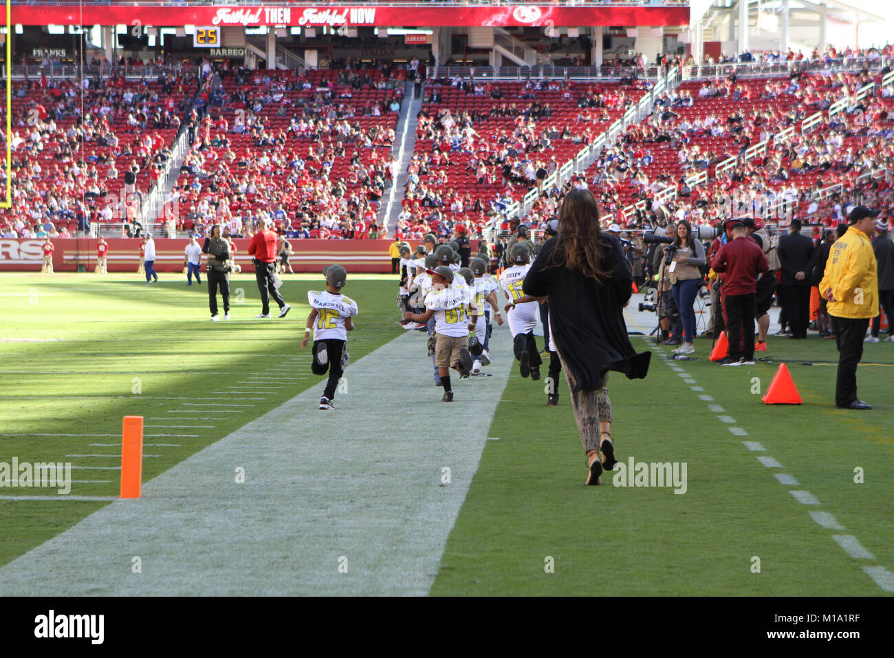 Saluto a servizio a Levi's Stadium di Santa Clara, California, il 9 novembre 12 durante la San Francisco 49ers vs. New York Giants gioco Foto Stock