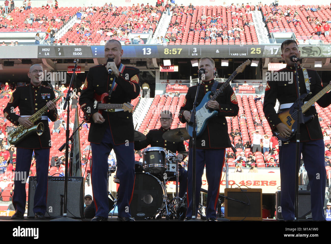 Saluto a servizio a Levi's Stadium di Santa Clara, California, il 9 novembre 12 durante la San Francisco 49ers vs. New York Giants gioco Foto Stock