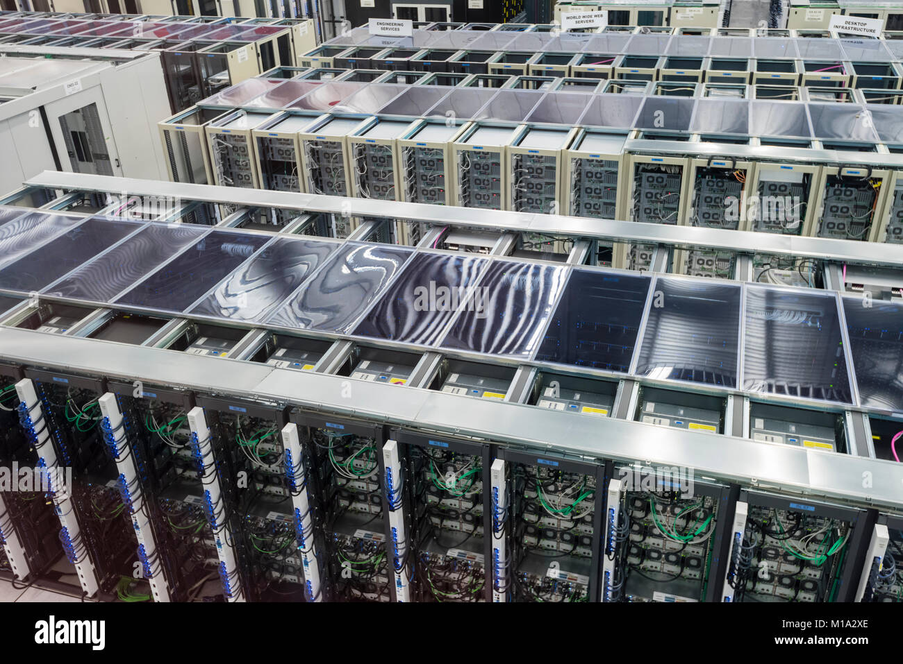 Ginevra, Svizzera - 26 GEN 2018: Server presso il data center dell'Organizzazione europea per la ricerca nucleare (CERN) a Ginevra, Svizzera. Foto Stock