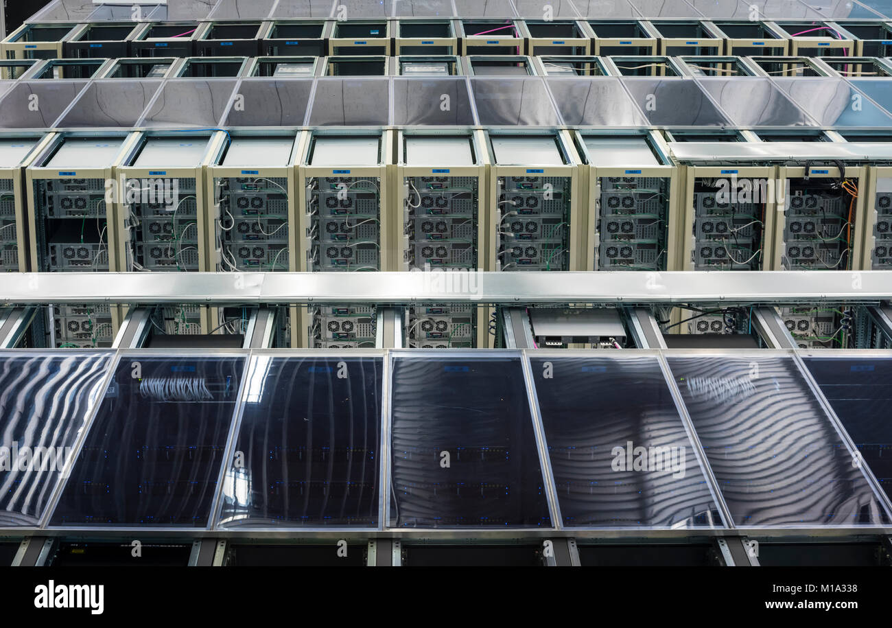 Ginevra, Svizzera - 26 GEN 2018: Server presso il data center dell'Organizzazione europea per la ricerca nucleare (CERN) a Ginevra, Svizzera. Foto Stock