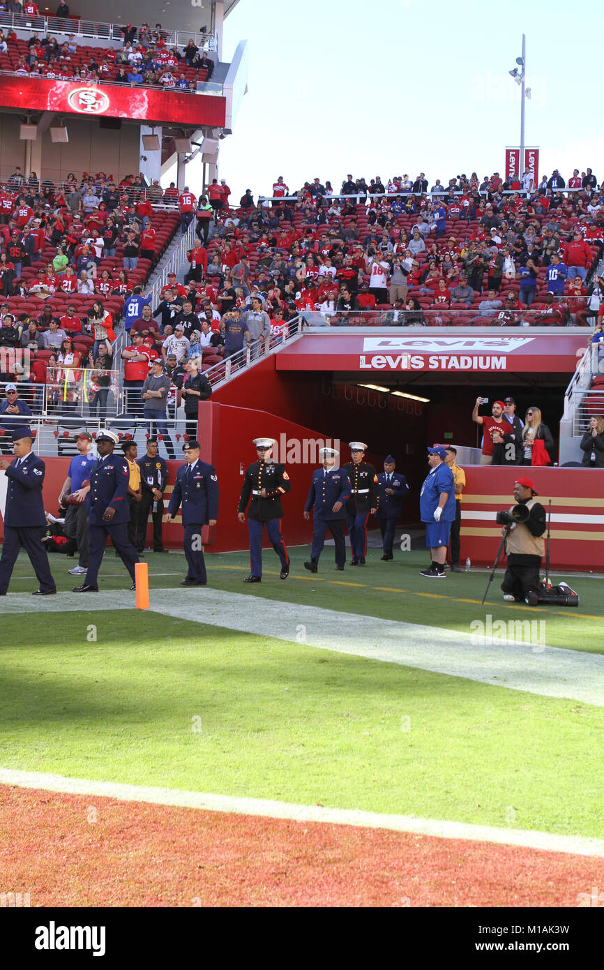Saluto a servizio a Levi's Stadium di Santa Clara, California, il 9 novembre 12 durante la San Francisco 49ers vs. New York Giants gioco Foto Stock