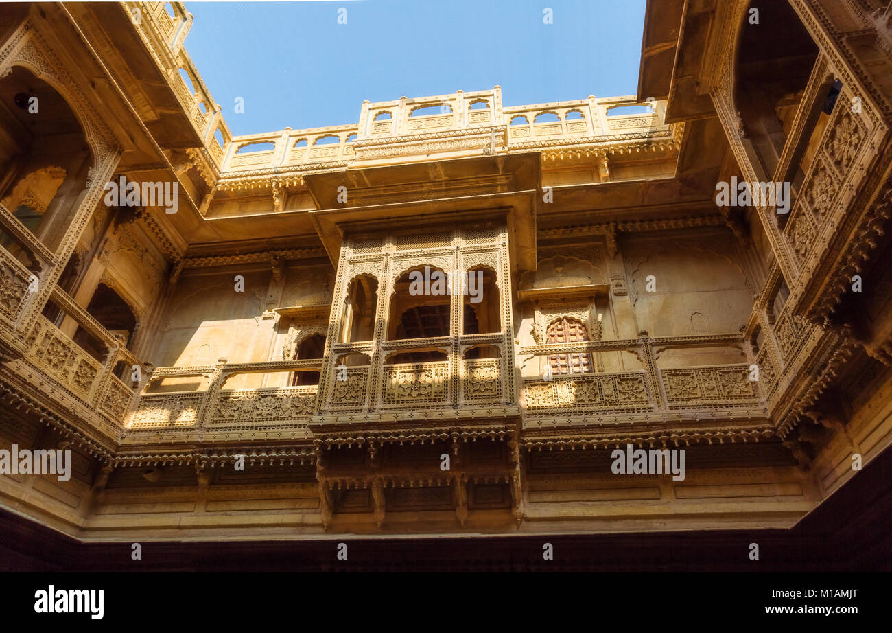 Architettura di Rajasthan artwork heritage building - Patwon Ki Haveli. Un splendidi royal palazzo residenziale edificio a Jaisalmer, Rajasthan. Foto Stock