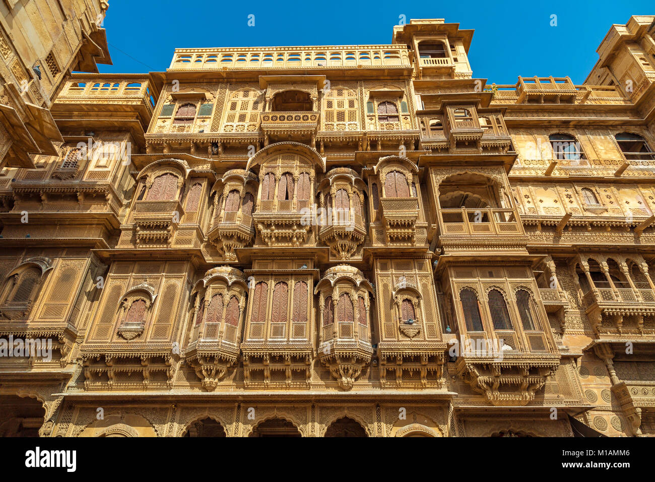 Architettura di Rajasthan royal palace edificio - Patwon Ki Haveli. Una popolare attrazione turistica a Jaisalmer. Foto Stock