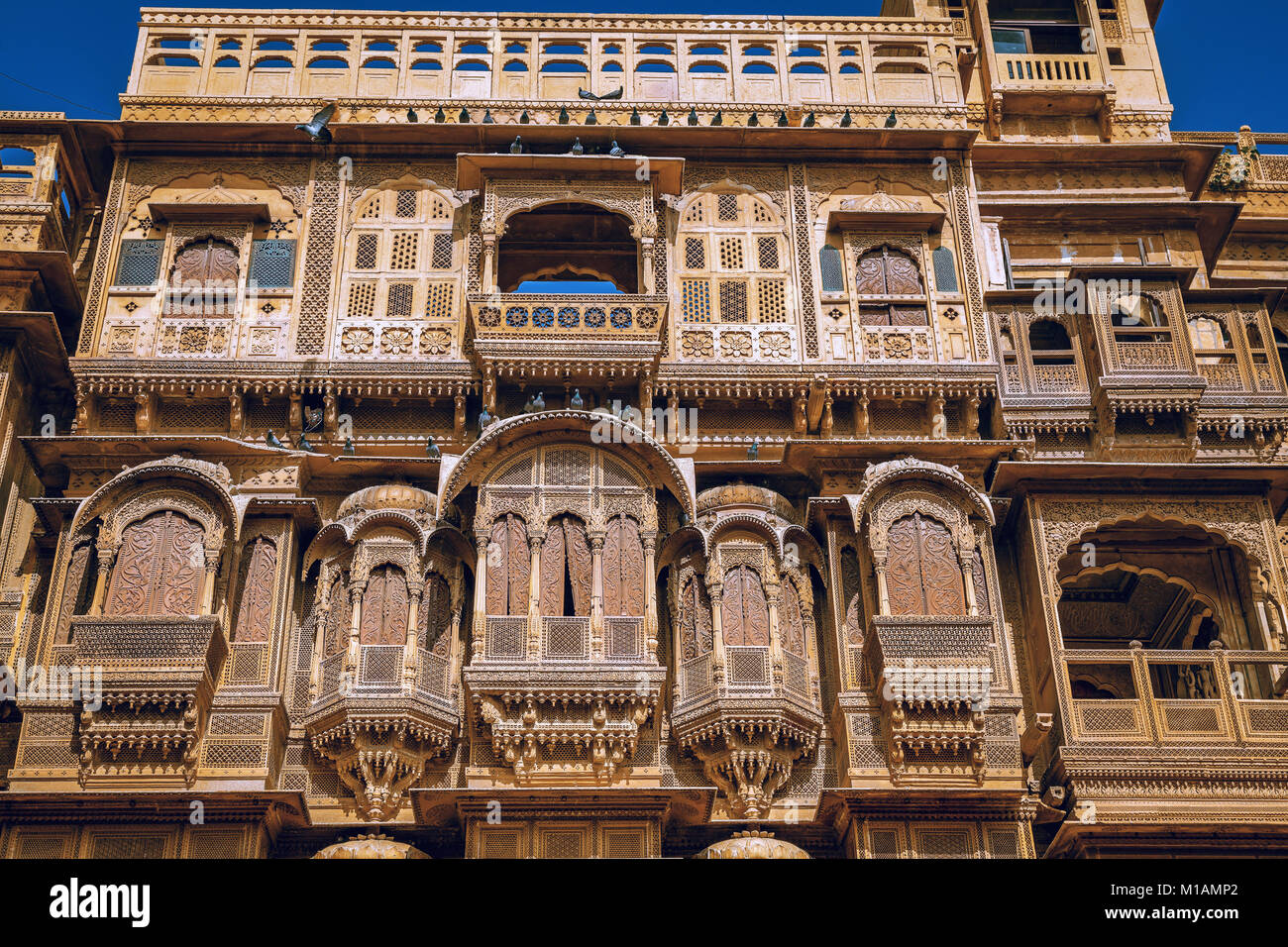 Architettura di Rajasthan artwork heritage building - Patwon Ki Haveli. Un splendidi royal palazzo residenziale edificio a Jaisalmer, Rajasthan. Foto Stock