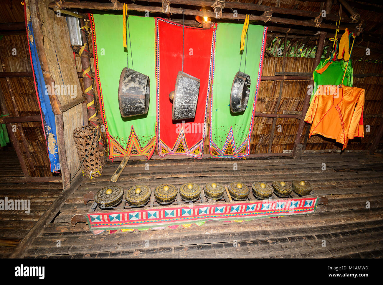 Gamelan sono strumenti musicali tradizionali espone a Mari Mari Villaggio Culturale, Kota Kinabalu, Sabah Borneo, Malaysia Foto Stock