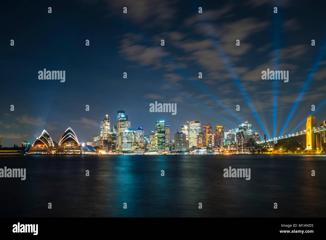 Sydney Opera House e il CBD di notte Foto Stock