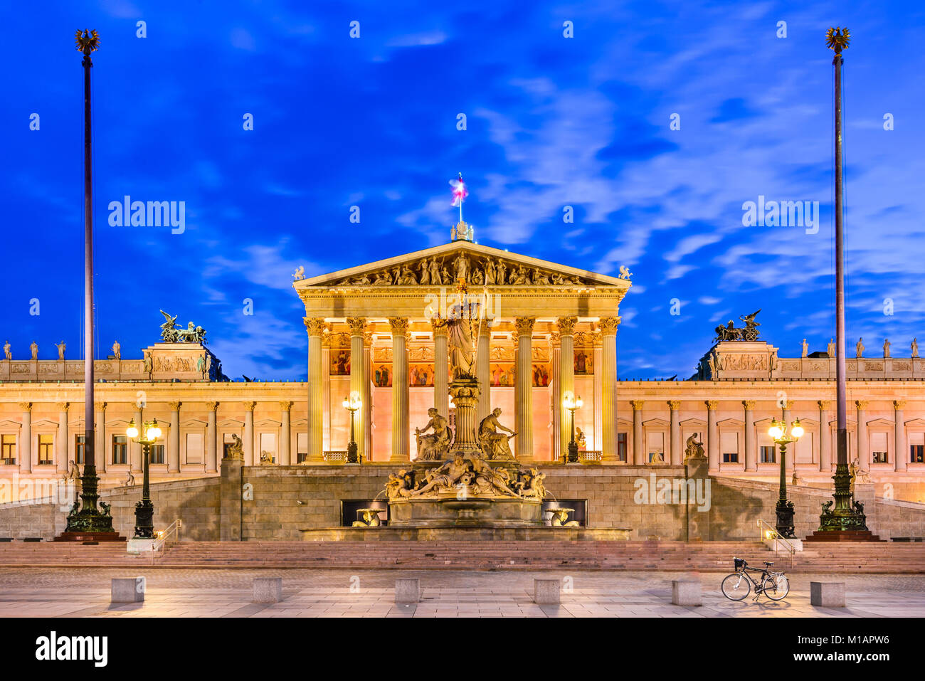 Vienna, Austria. Parlamento austriaco edificio, Ringstrasse, Innere Stadt in Wien. Foto Stock