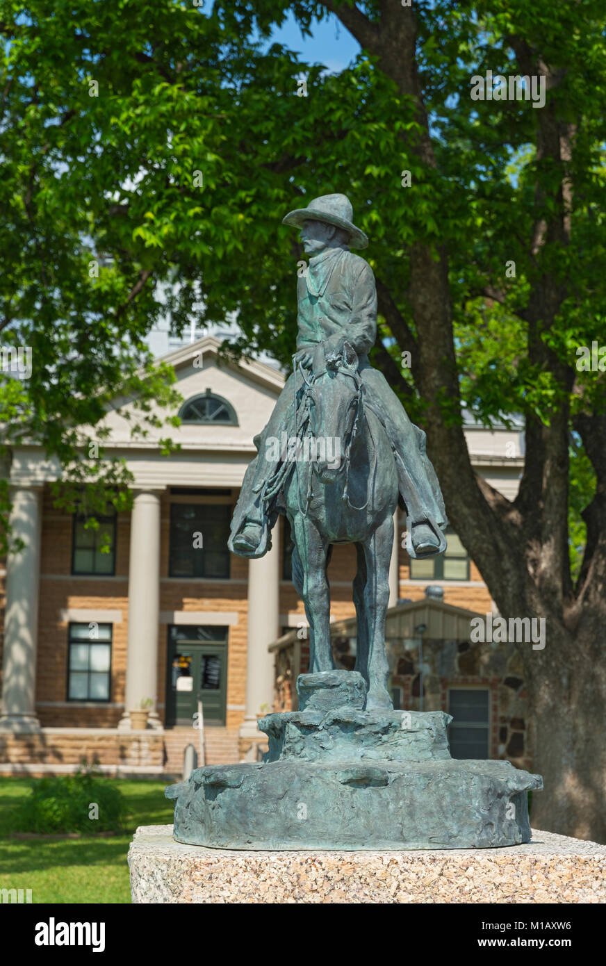 Texas Hill Country, Mason, Courthouse Square, la statua dedicata a i cattlemen, cowboy e drovers di Mason County Foto Stock