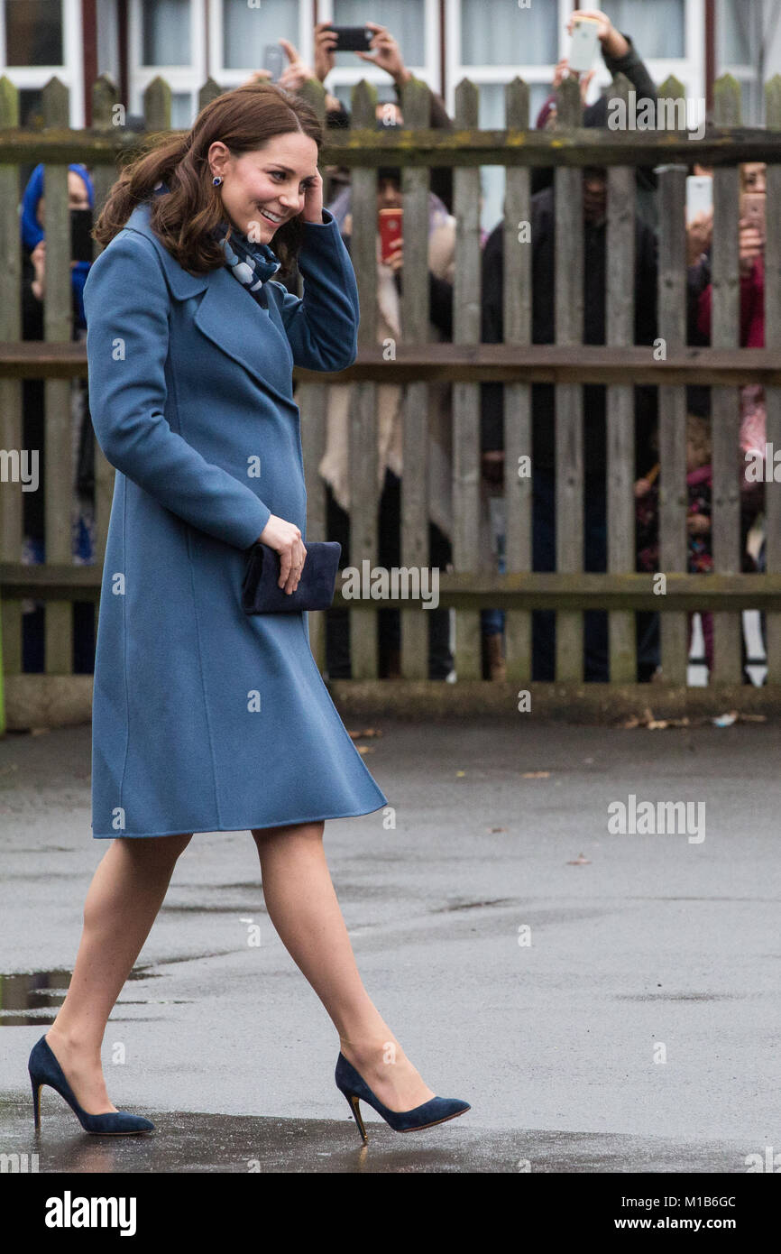 Londra, Regno Unito. 23 gennaio, 2018. La Duchessa di Cambridge arriva a visitare il Roe verde Scuola Junior per il lancio di una nuova salute mentale progetto per giovani chil Foto Stock