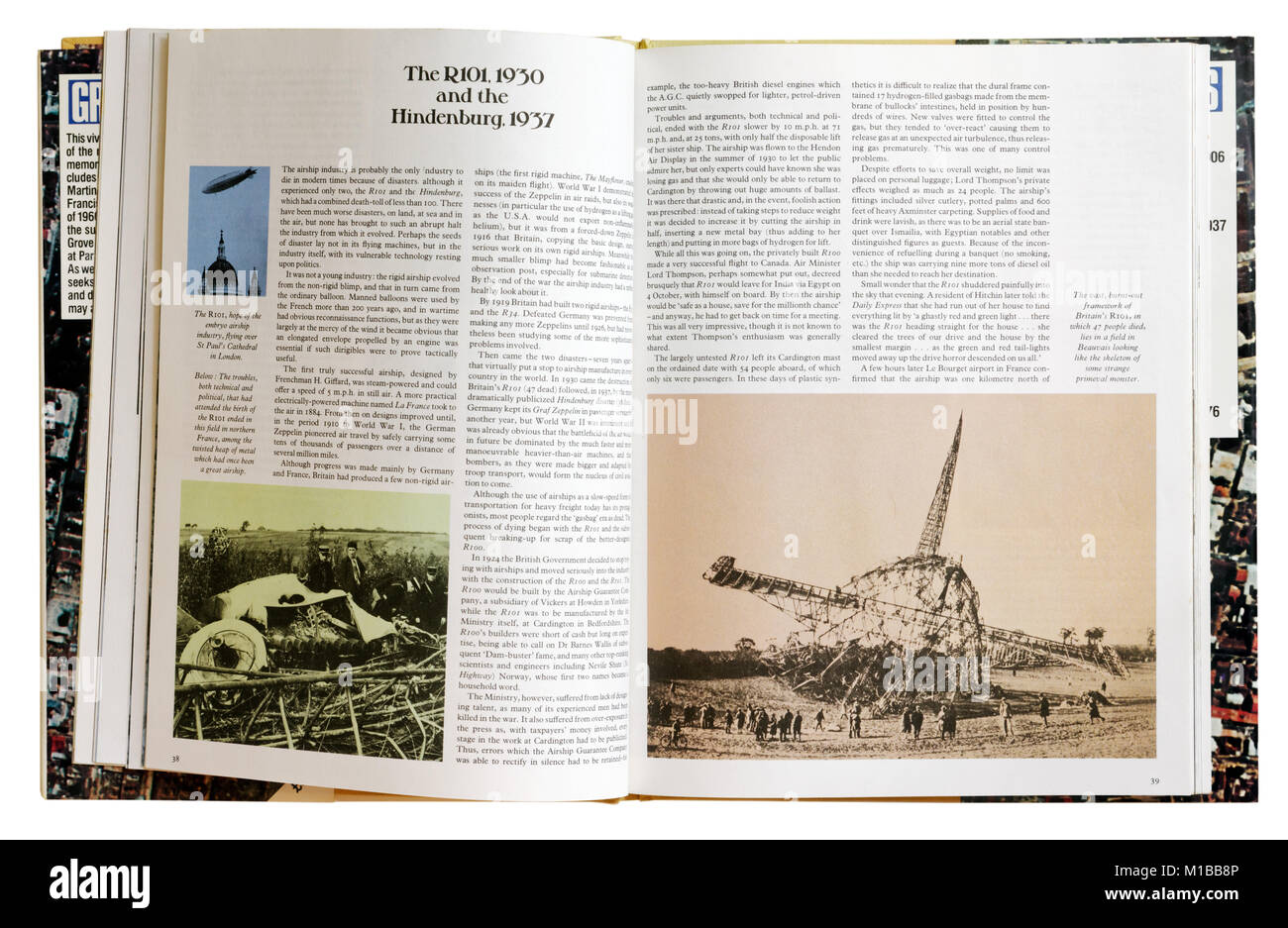 Un libro di catastrofi aperto alla pagina circa il crash di R101 e lo Hindenburg Foto Stock
