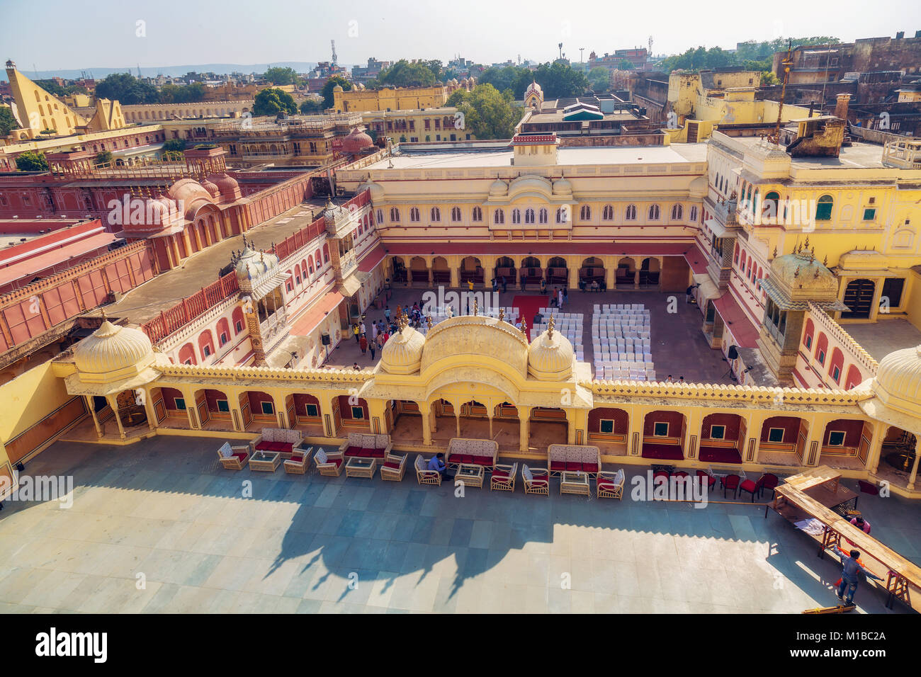 City Palace Jaipur Rajasthan - vista aerea del palazzo reale composto con vista del paesaggio urbano di Jaipur. Foto Stock
