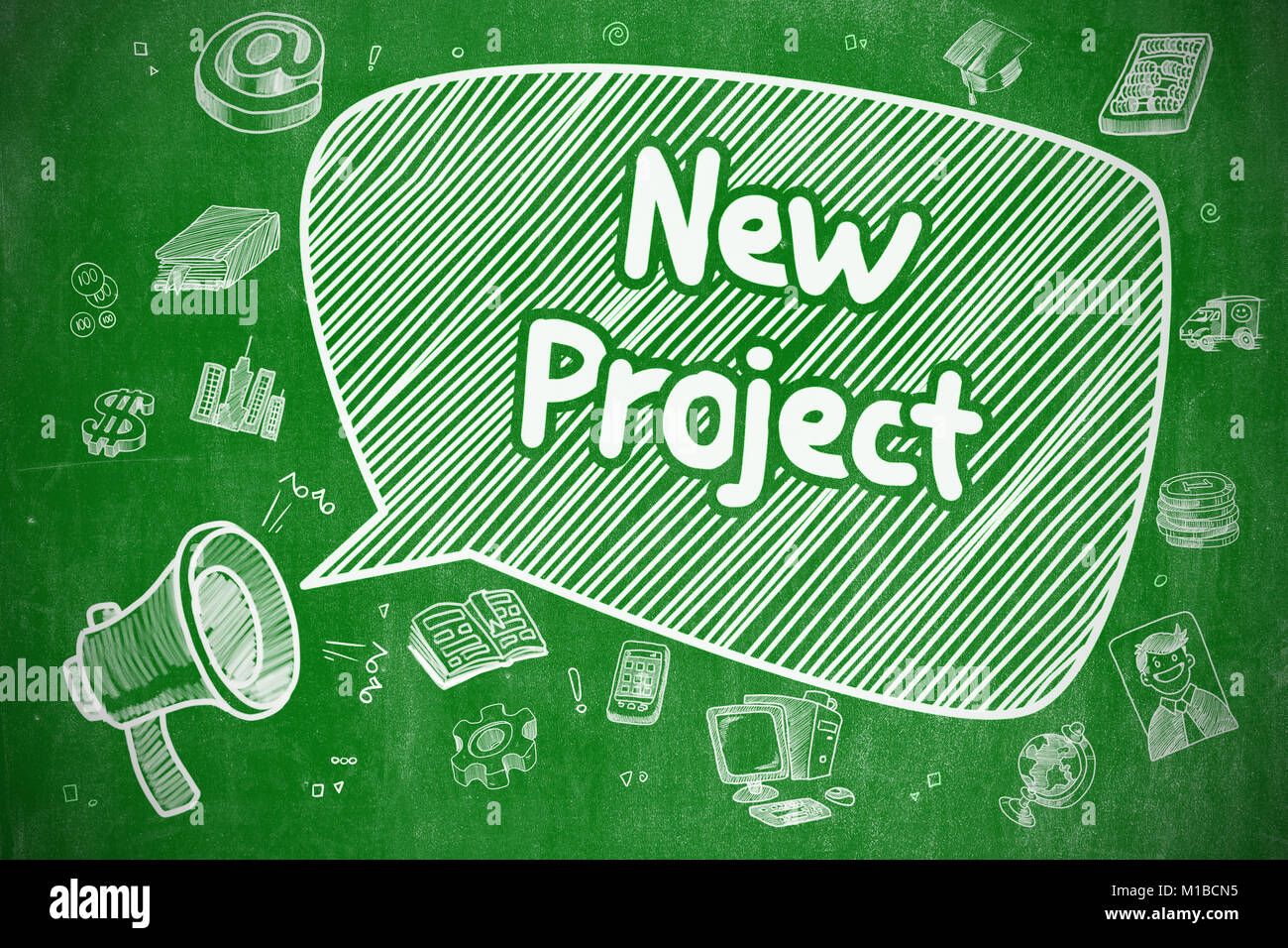 Nuovo progetto - Doodle illustrazione sulla lavagna verde. Foto Stock