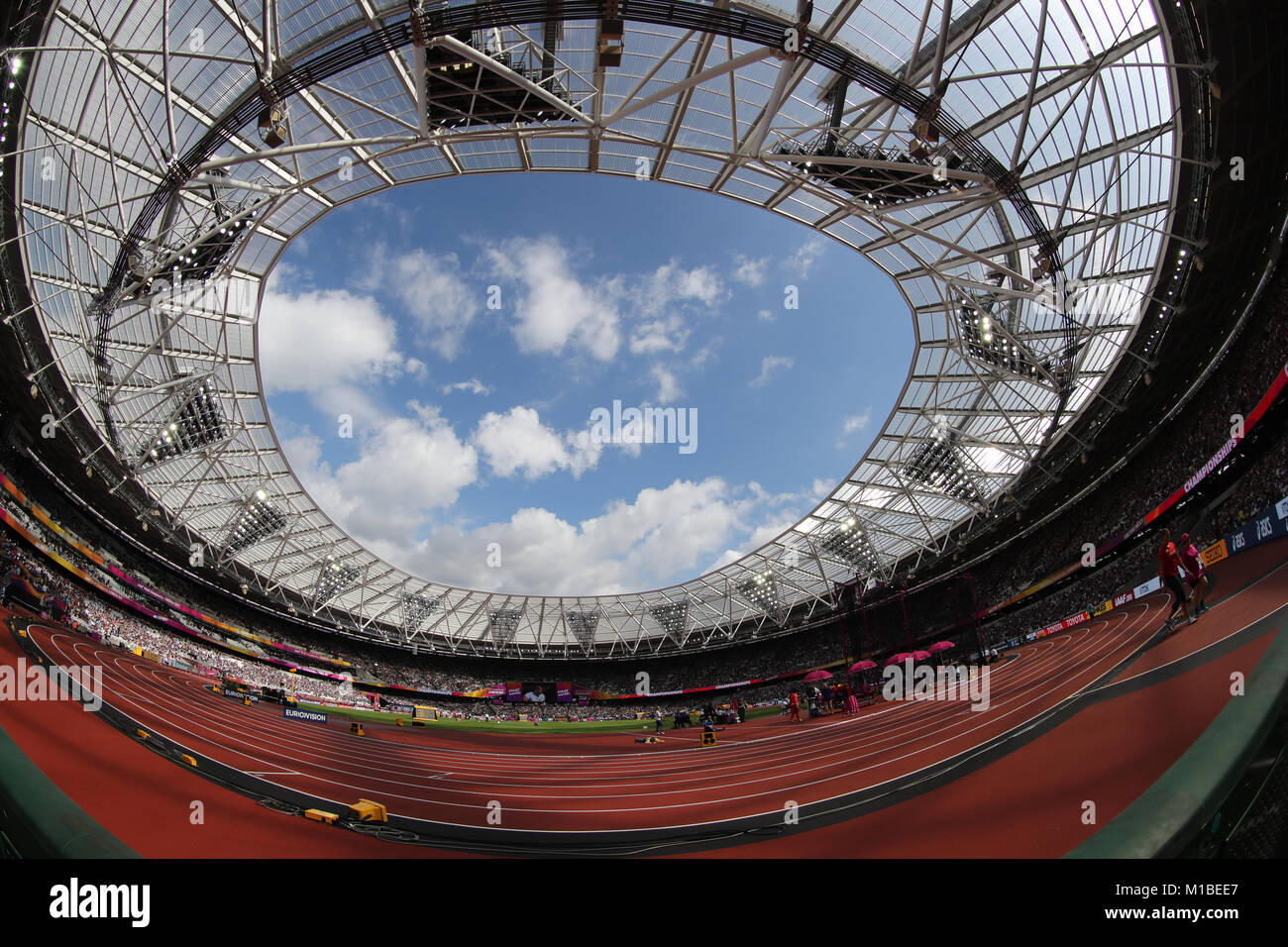 Una vista di fish eye tra il London Stadium durante il 2017 IAAF mondiale di atletica a Londra in Inghilterra Foto Stock