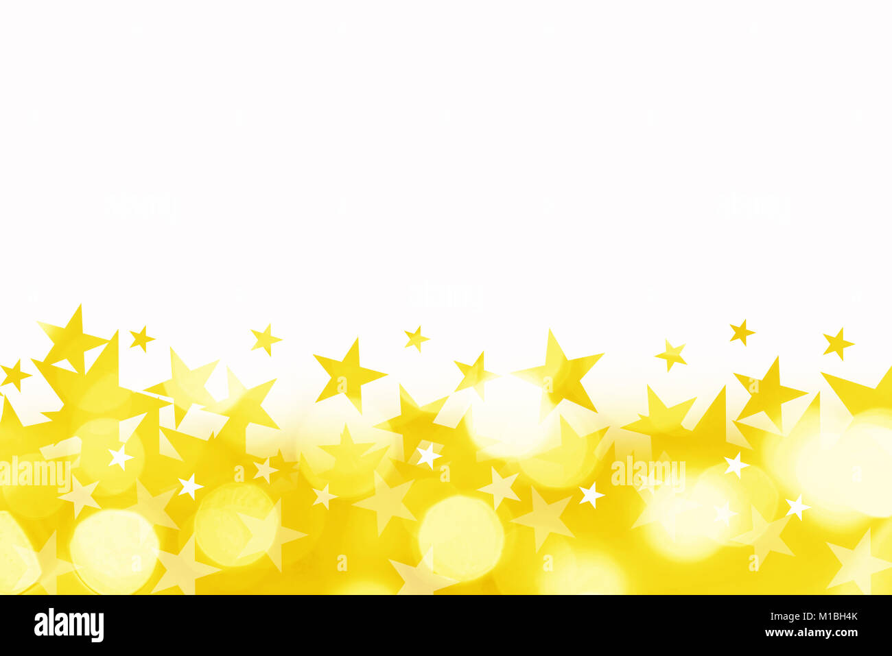 Sfondo lucido del golden bokeh luci con stelle isolato su bianco Foto Stock