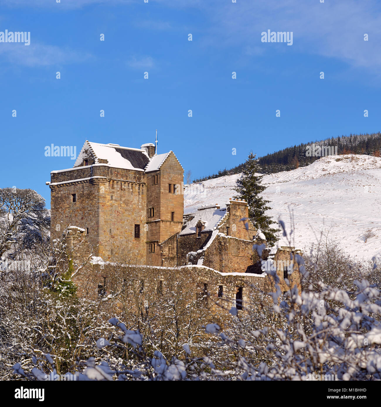 Castle Campbell, Dollaro, Clackmannanshire, Scozia. In inverno la neve, noto anche come Castello di Doom Foto Stock