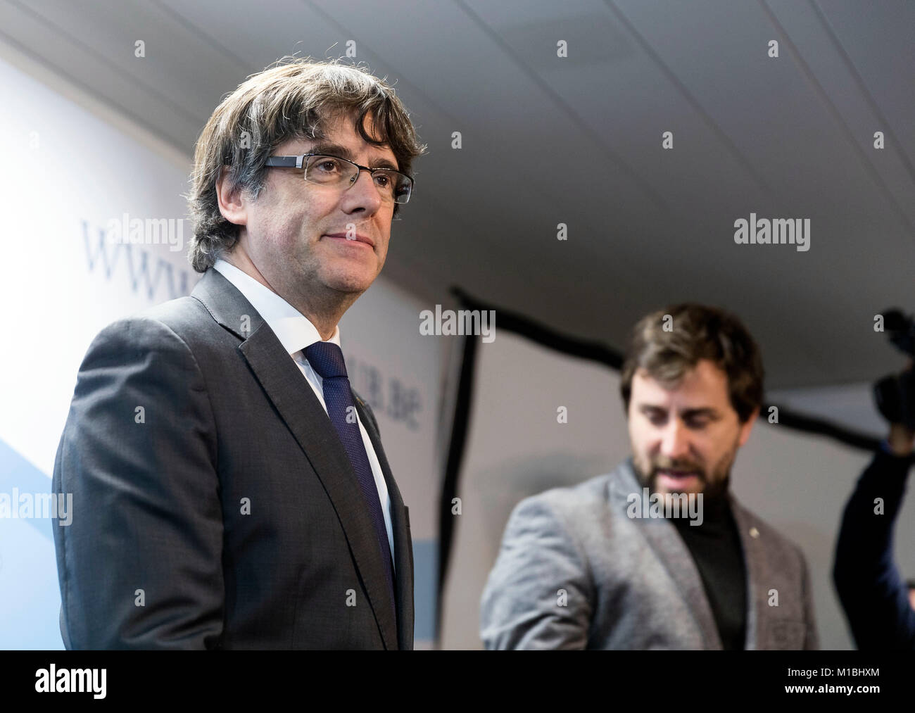 Il Belgio, Bruxelles, su 2017/10/31: conferenza stampa con deposto leader della Catalogna Carles Puigdemont (2017/10/31) Foto Stock