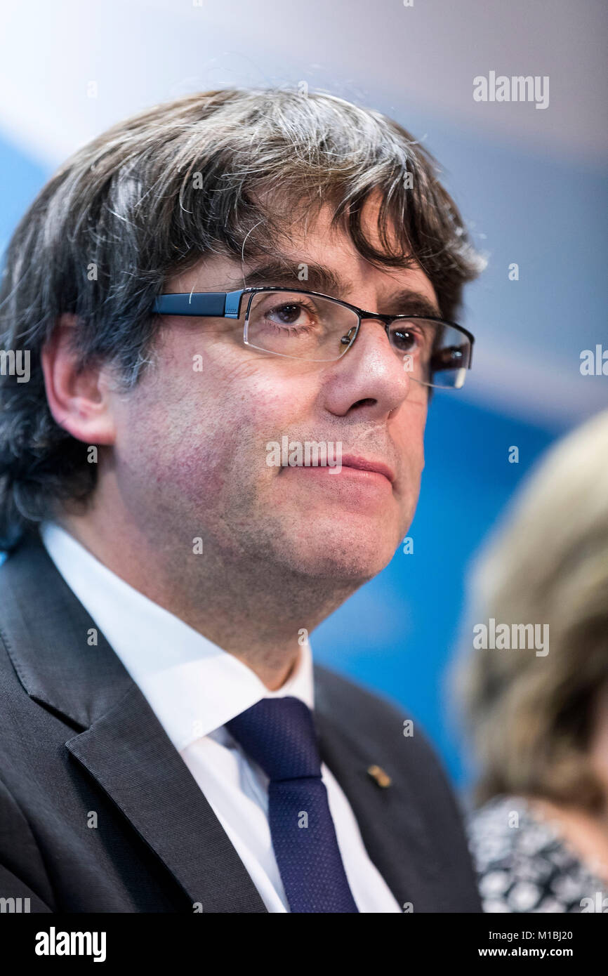 Il Belgio, Bruxelles, su 2017/10/31: conferenza stampa con deposto leader della Catalogna Carles Puigdemont (2017/10/31) Foto Stock