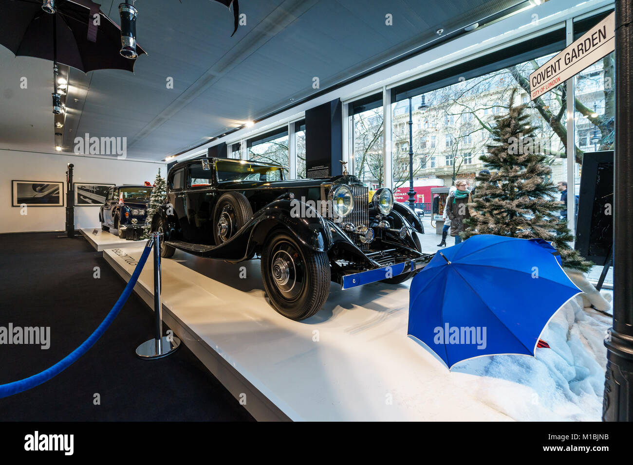Berlino - Dicembre 21, 2017: Showroom. Auto di lusso Rolls-Royce Phantom II Continental Park Ward Touring Saloon, 1933. Foto Stock