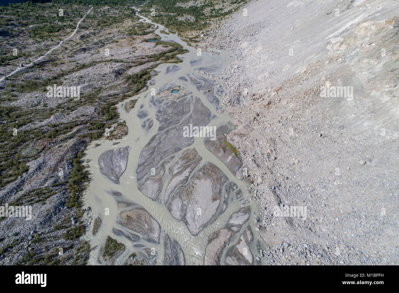 In una fase di stagnazione nel fiume il ghiacciaio grembiule, Morteratsch ghiacciaio, Pontresina, Grigioni, Svizzera Foto Stock