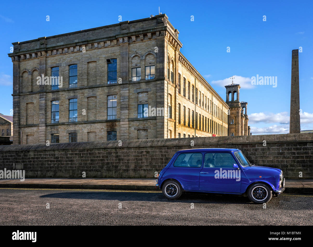 Paul Smith Rover Mini a Salt Mill Shipley Bradford West Yorkshire Foto Stock