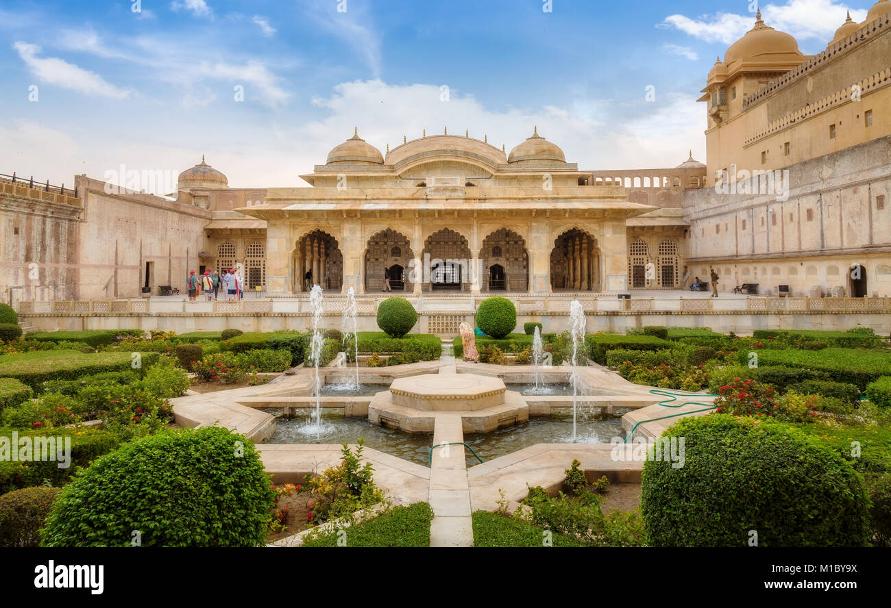 Amber Fort Jaipur Rajasthan Royal Palace e Sheesh Mahal in marmo bianco con intricati lavori artistici in vetro. Foto Stock