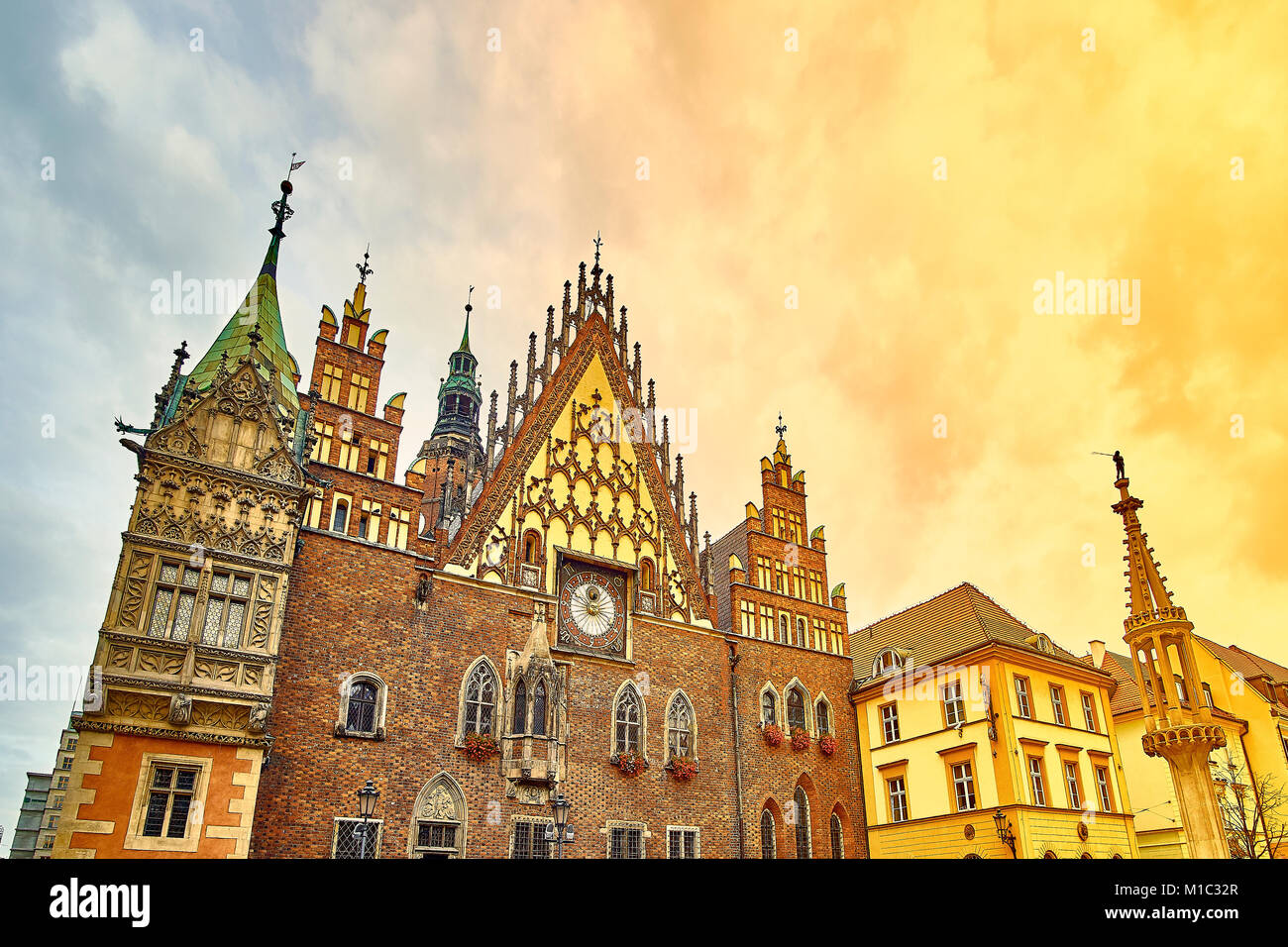Il vecchio Municipio sulla Piazza del Mercato di Wroclaw. Wroclaw, Bassa Slesia Polonia. Foto Stock