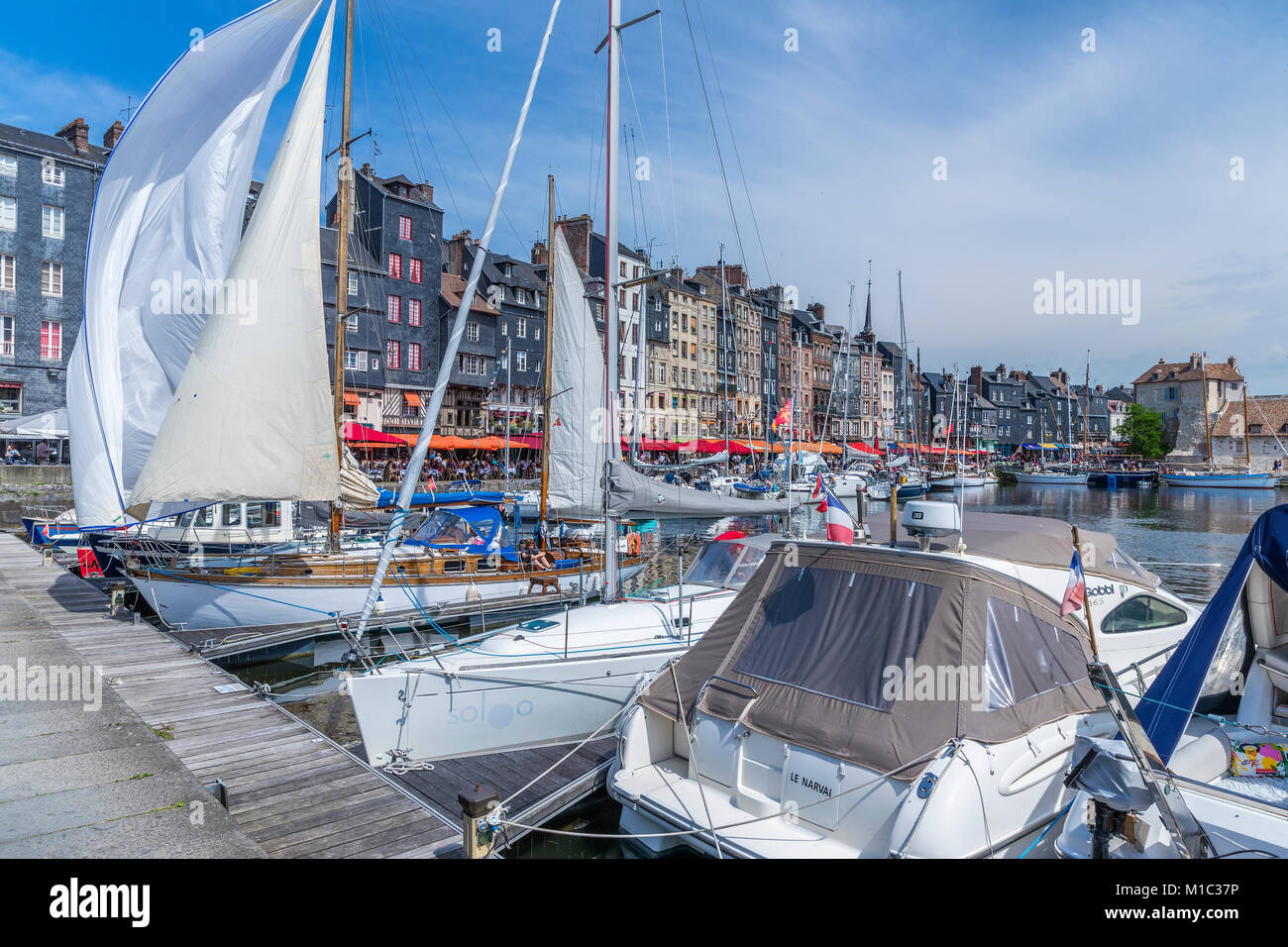 Il vecchio porto di Honfleur, Calvados, Normandia, Francia, Europa. Foto Stock