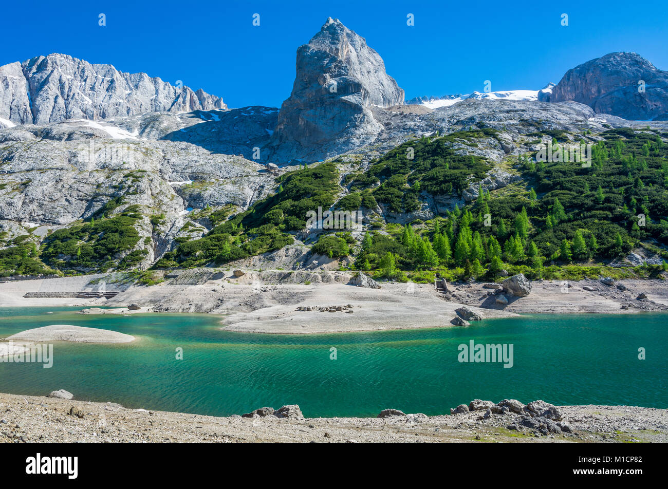 Lago Fedaia (Lago Fedaia), Valle di Fassa, Trentino Alto Adige, un lago artificiale e una diga vicino a Canazei city, situato ai piedi del massiccio della Marmolada. Foto Stock