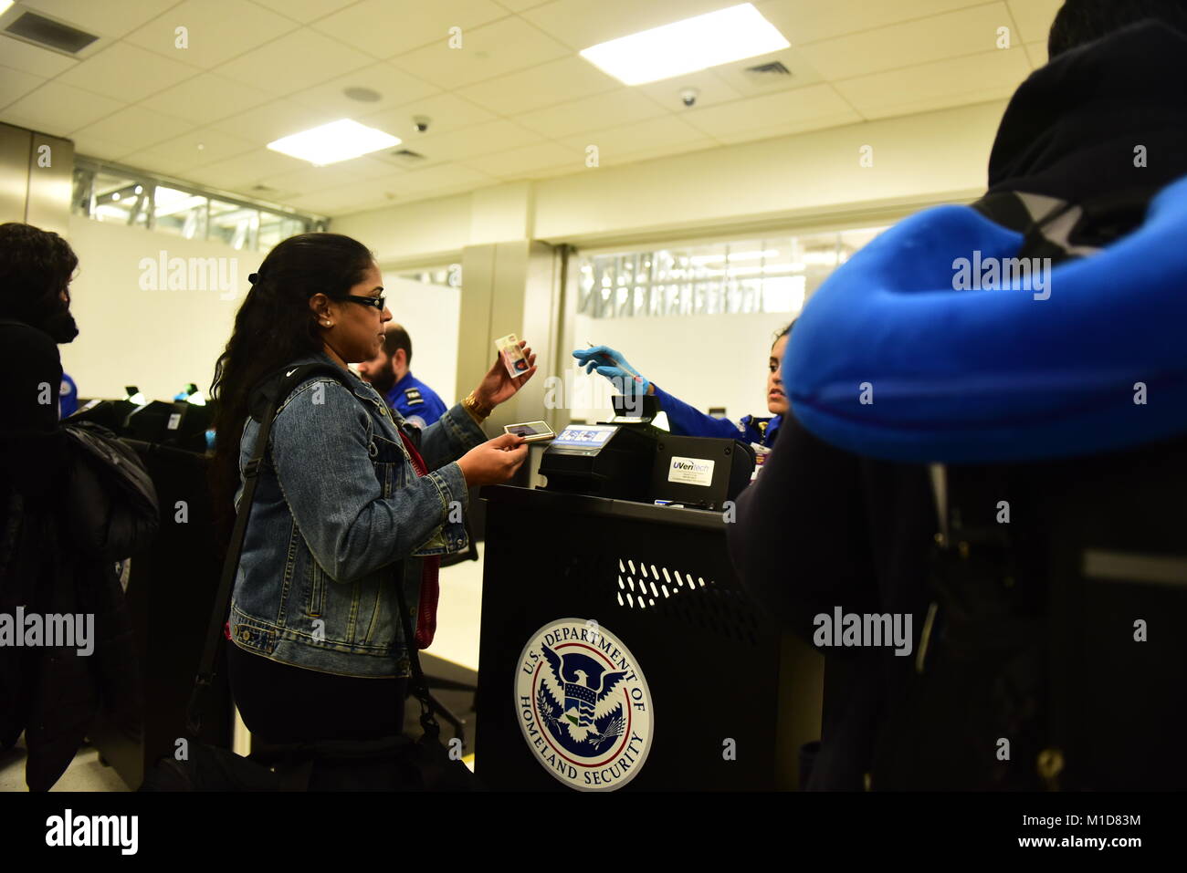 Fort-Lauderdale - 22 gennaio 2018: la sicurezza e il controllo passaporti a Fort-Lauderdale International Airport, Florida Foto Stock