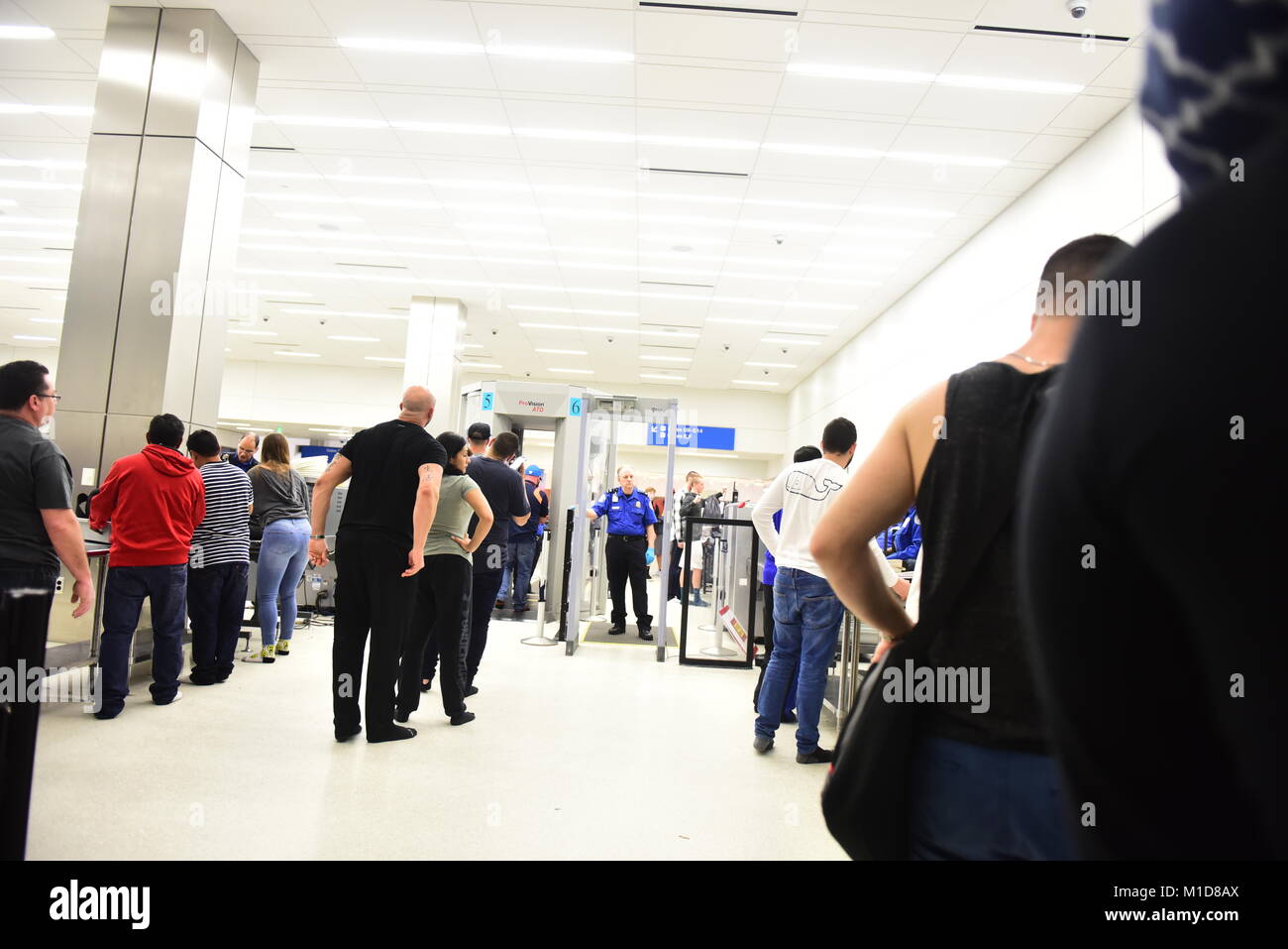 Fort-Lauderdale - 22 gennaio 2018: la sicurezza e il controllo passaporti a Fort-Lauderdale International Airport, Florida Foto Stock