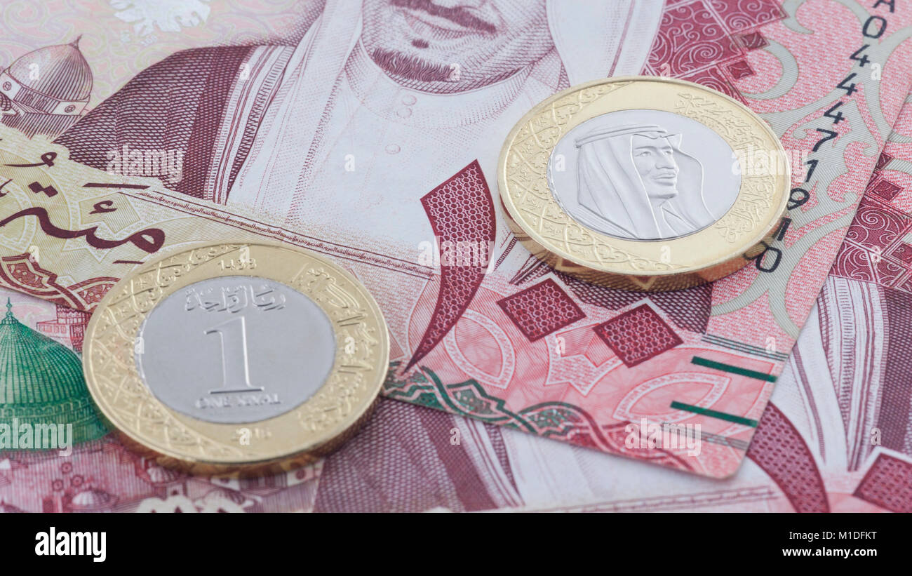 Saudi Riyal 100 delle banconote e delle nuove monete che mostra re Salman di Arabia Saudita Foto Stock