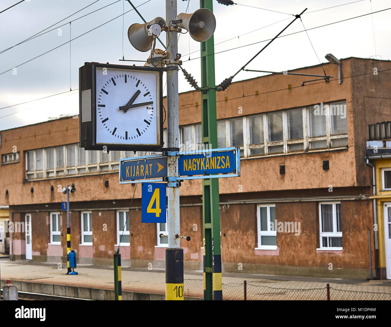 Vista la piattaforma della stazione nagykanizsa in Zala county Ungheria Foto Stock