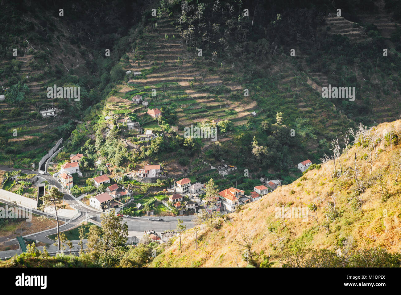 Serra de Agua. Paesaggio di montagna dell'isola di Madeira con piccolo villaggio. Portogallo Foto Stock