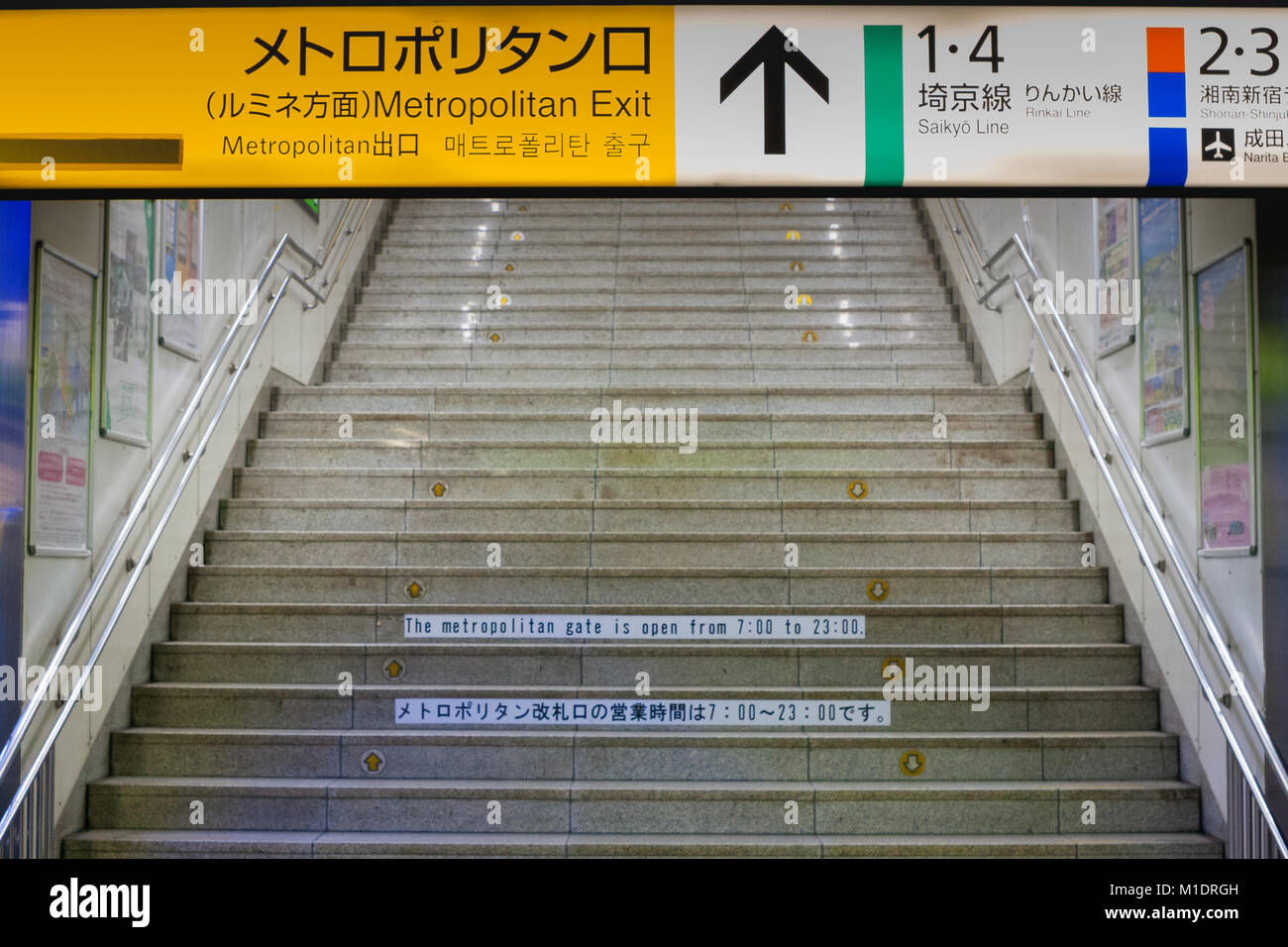 Uscita metropolitana. Metropolitana di Ikebukuro. Tokyo, Giappone Foto Stock