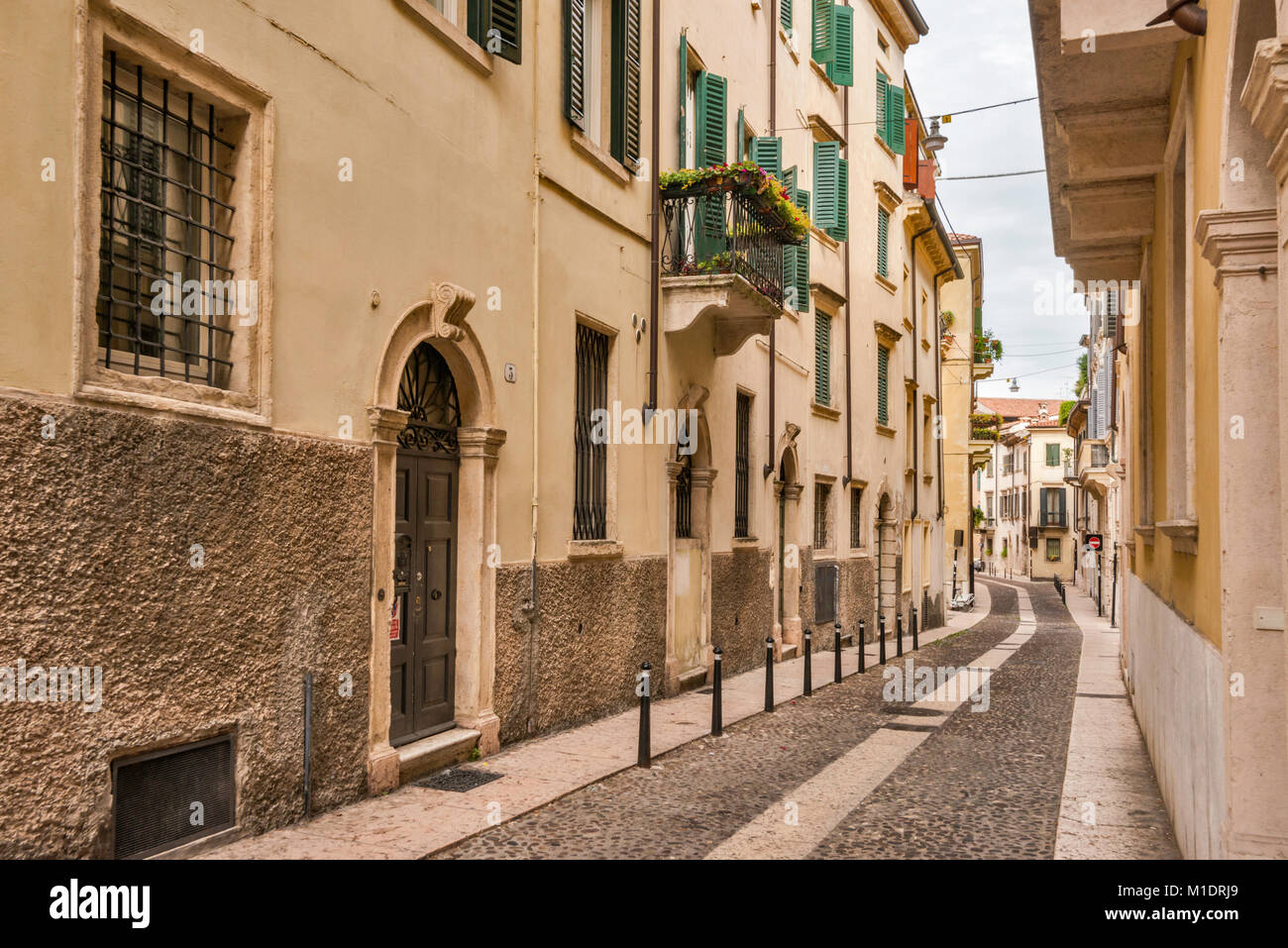 Via San Salvatore Vecchio, via medievale a Verona, Veneto, Italia Foto Stock