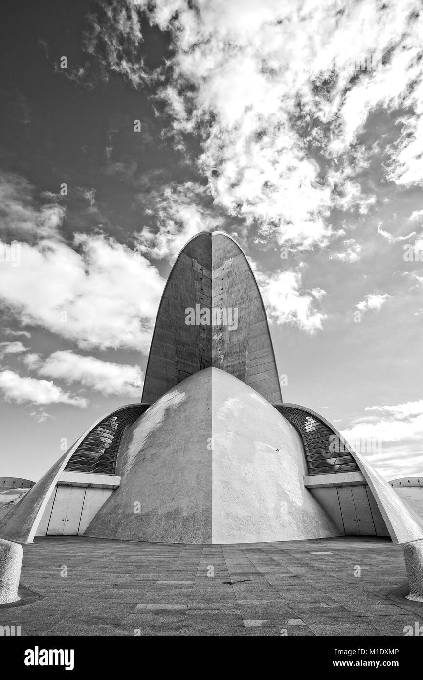 L'Auditorio de Tenerife concert hall in Santa Cruz de Tenerife progettato dall'architetto spagnolo Santiago Calatrava. Foto Stock