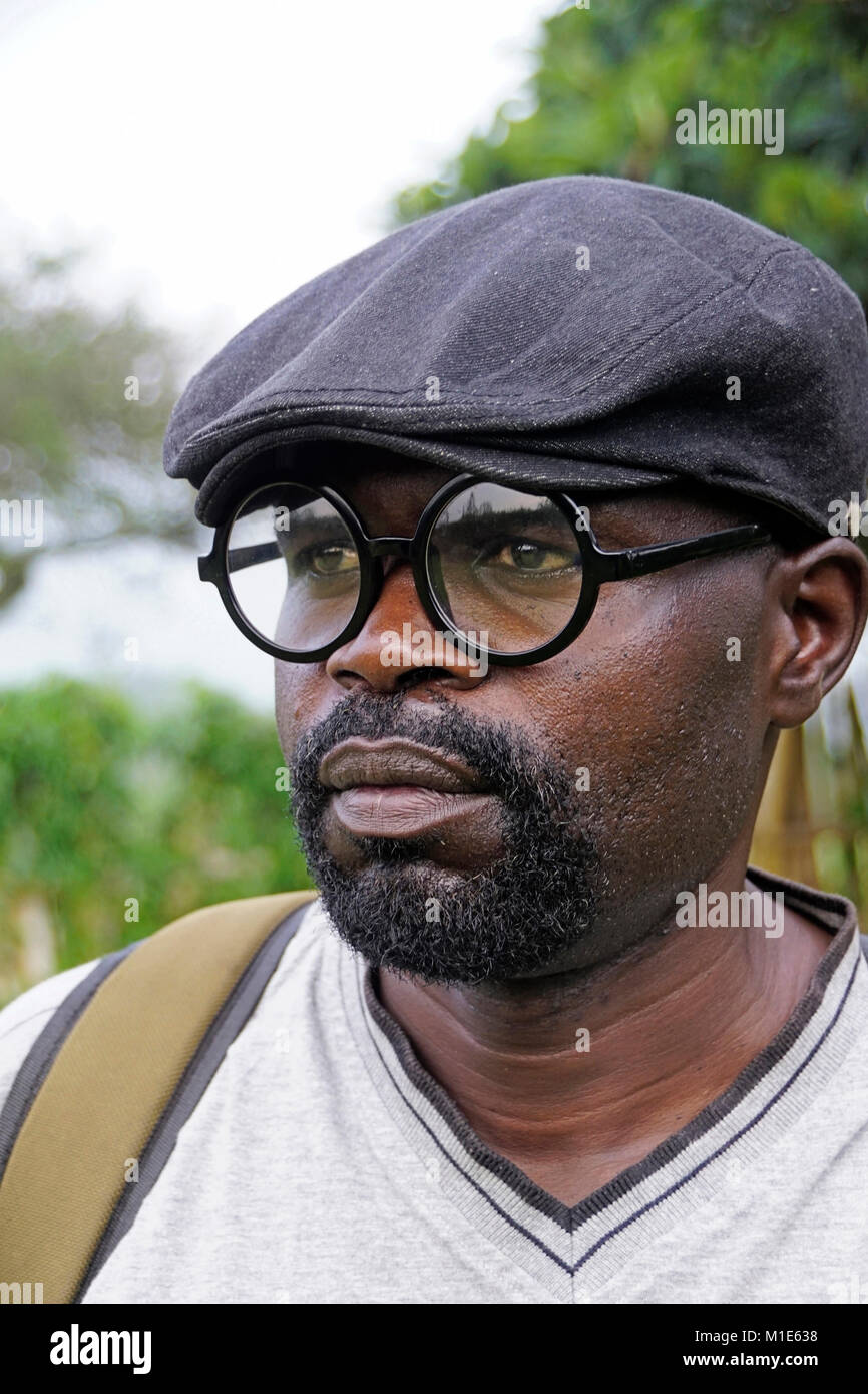Ritratto di Robert, grande veterinario degli animali in Nshenyi village, Kitwe, Uganda. Foto Stock