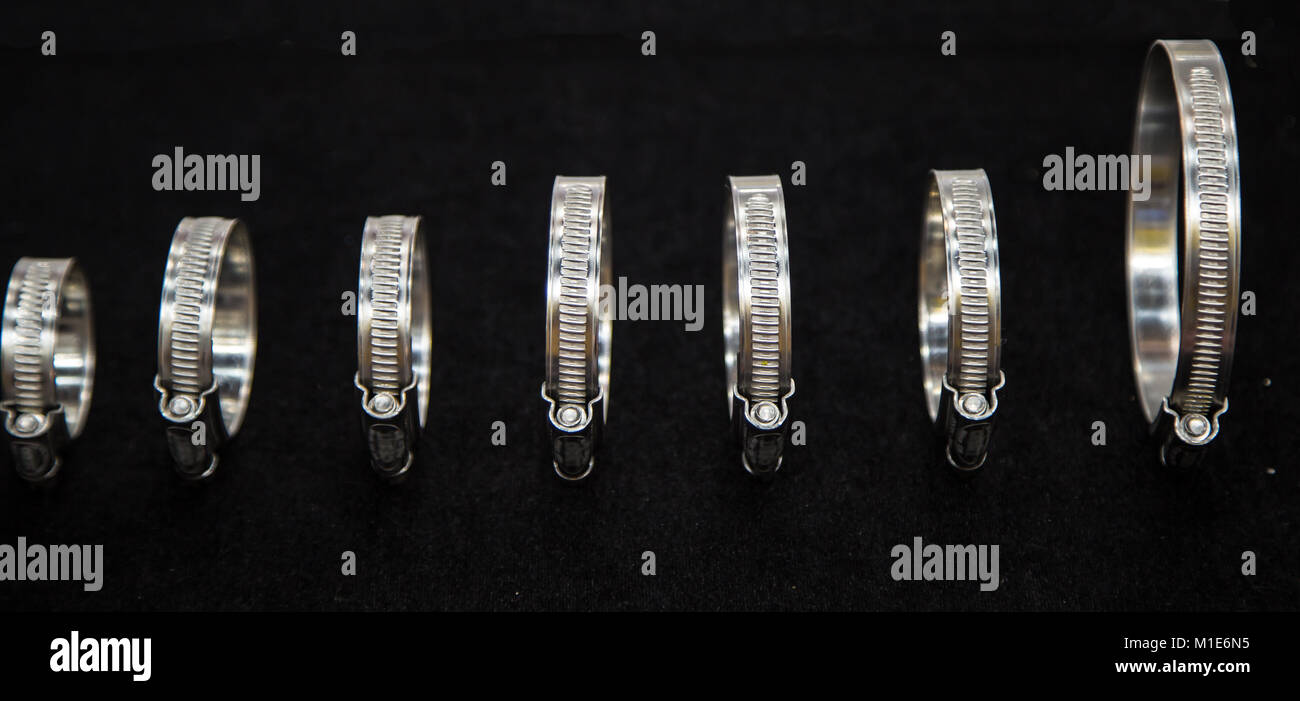 Tubo in acciaio inox la fascetta con il bullone a T Foto Stock