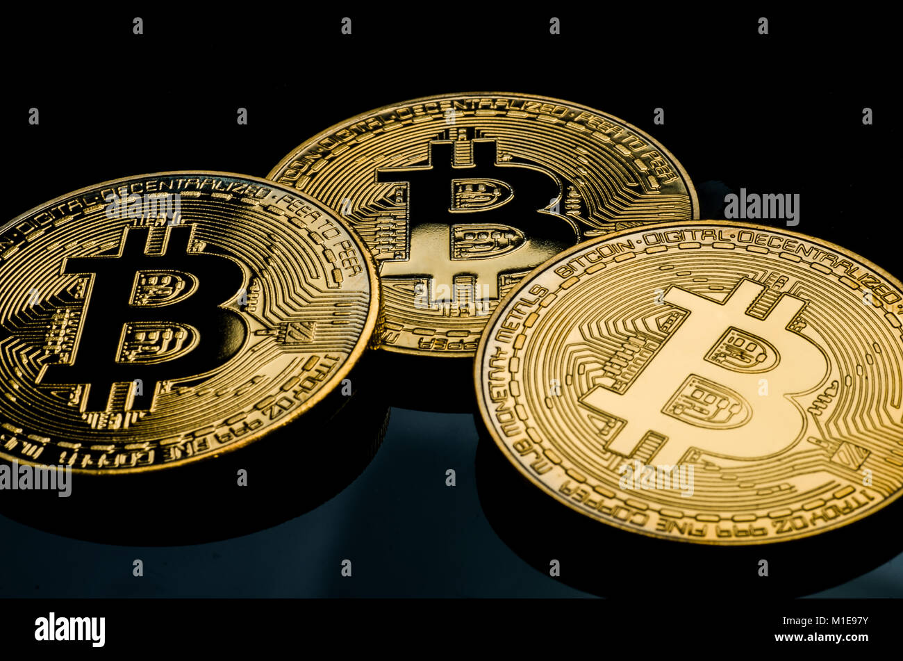 Bitcoins, Golden, Bitcoin Bitcoin cryptocurrency. Il concetto di business. Foto Stock