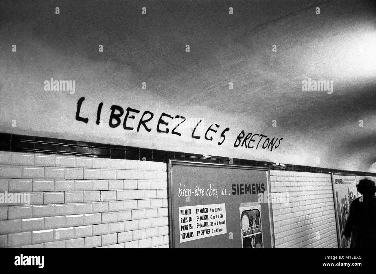 Philippe Gras / Le Pictorium - Eventi di maggio 1968 in Francia. - 1968 - Francia / Ile-de-France (Regione) / Parigi - Eventi del 1968 in Francia. - "Essere giovani e shut up!", "è solo l'inizio della lotta!', 'raffica di entusiasmo per una lunga guerra!' : che alcuni esempi di solgans e rivendicazioni fatte da parte della classe operaia e gli studenti. Foto Stock