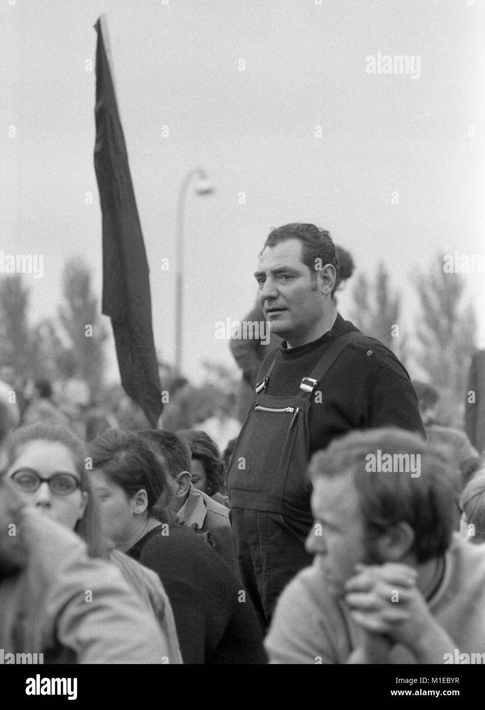 Philippe Gras / Le Pictorium - Maggio 1968 - 1968 - Francia / Ile-de-France (Regione) / Parigi - Uomo in tuta, Charletty Foto Stock
