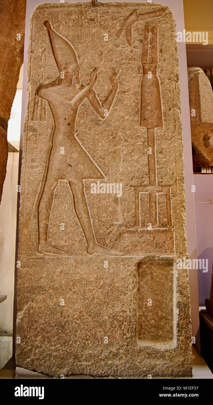 Murale e stele al Museo del Cairo, il Cairo, Egitto. Foto Stock