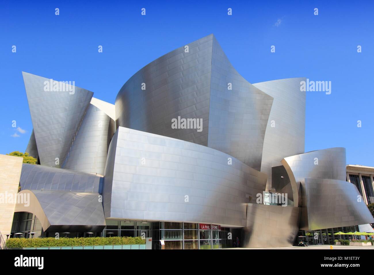 LOS ANGELES, Stati Uniti d'America - Aprile 5, 2014: Walt Disney Concert Hall di Los Angeles. Il famoso punto di riferimento è stato progettato da Frank Gehry. Foto Stock