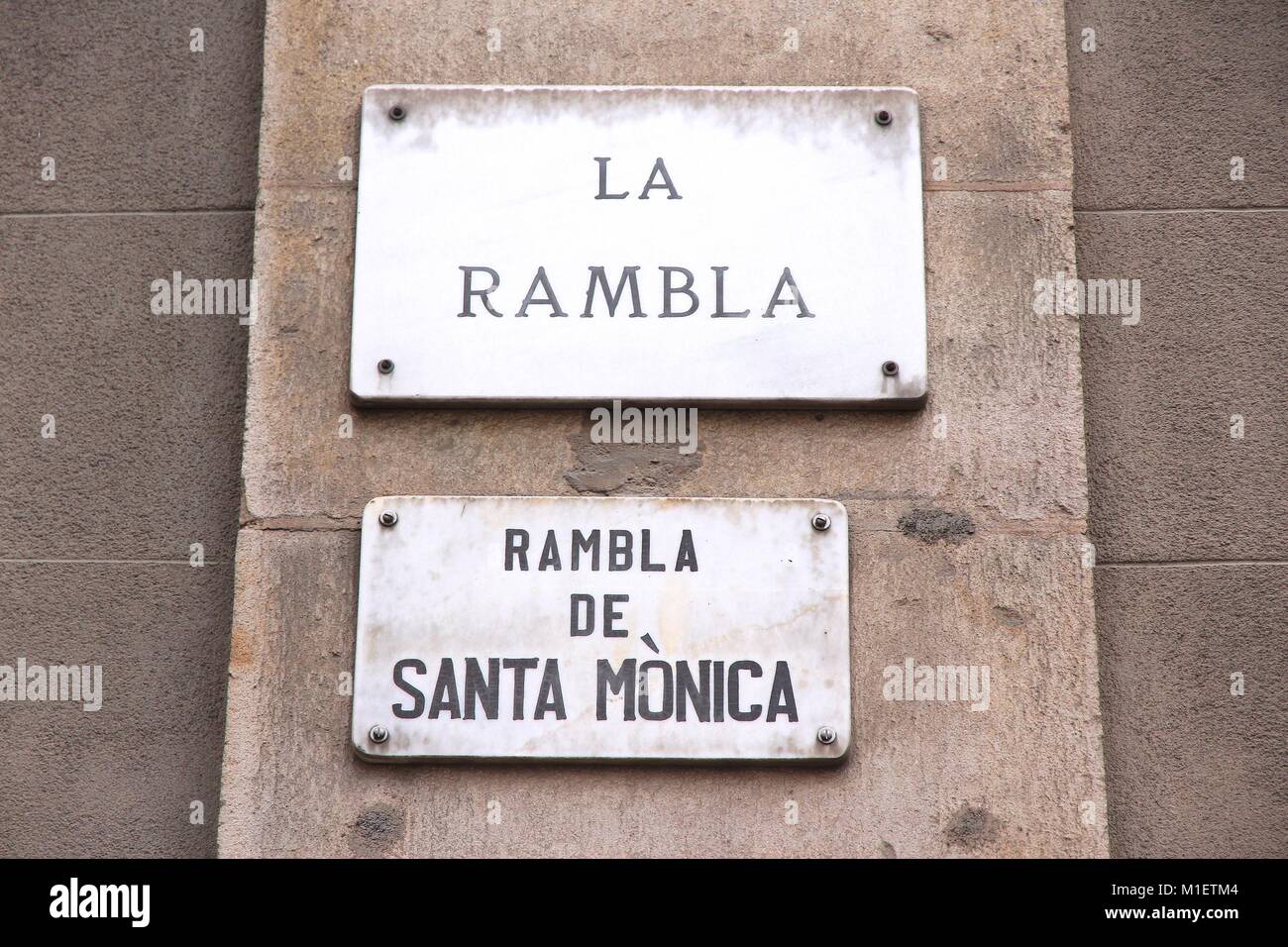 Barcellona il nome della strada - La Rambla de Santa Monica. Foto Stock