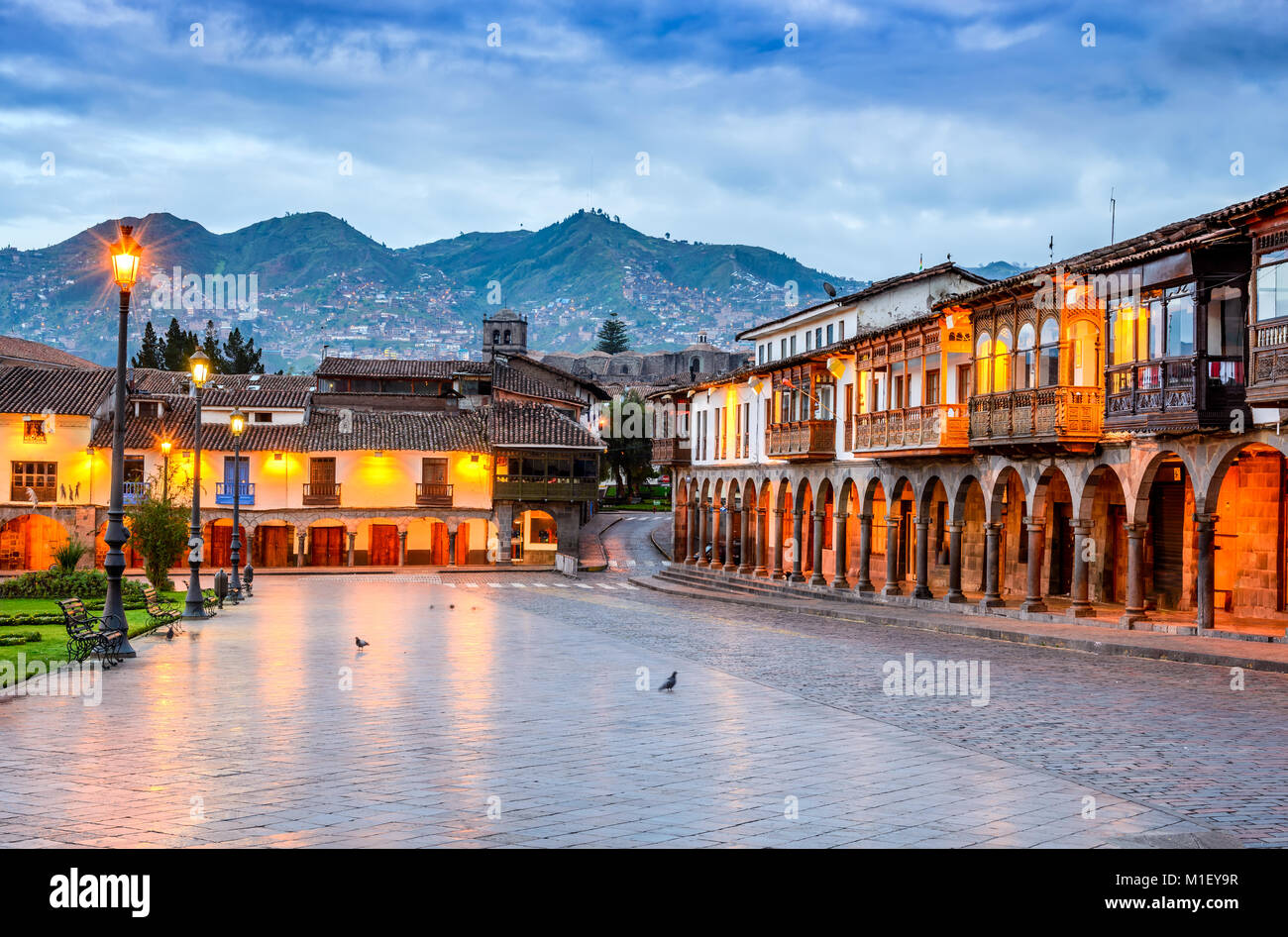 Cusco, Perù - Plaza de Armas, coloniale architettura spagnola nelle montagne delle Ande, Sud America. Foto Stock