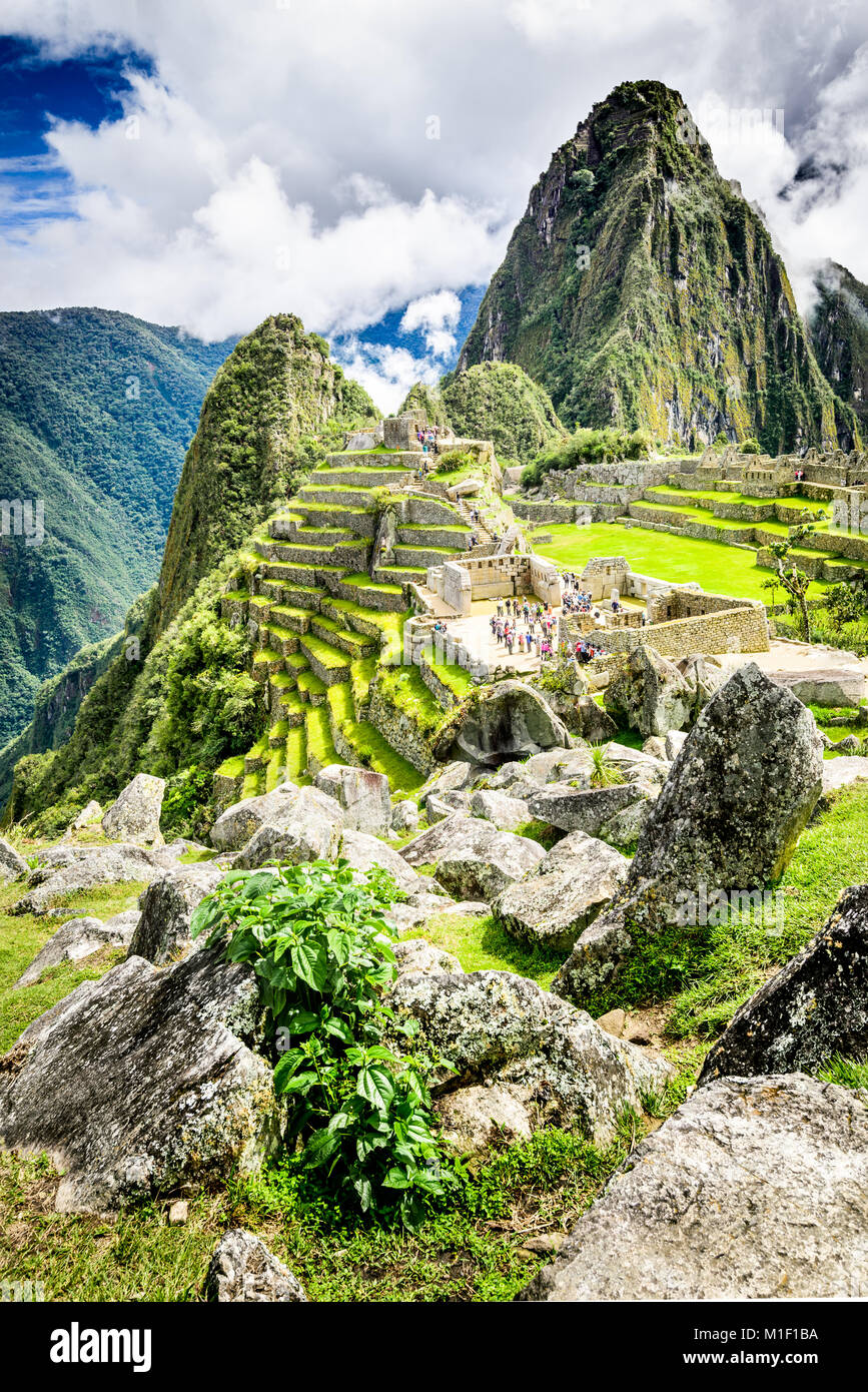 Machu Picchu, Perù - Rovine di Inca Empire City e Huaynapicchu montagna, la Valle Sacra, Cusco. Posto fantastico del Sud America. Foto Stock