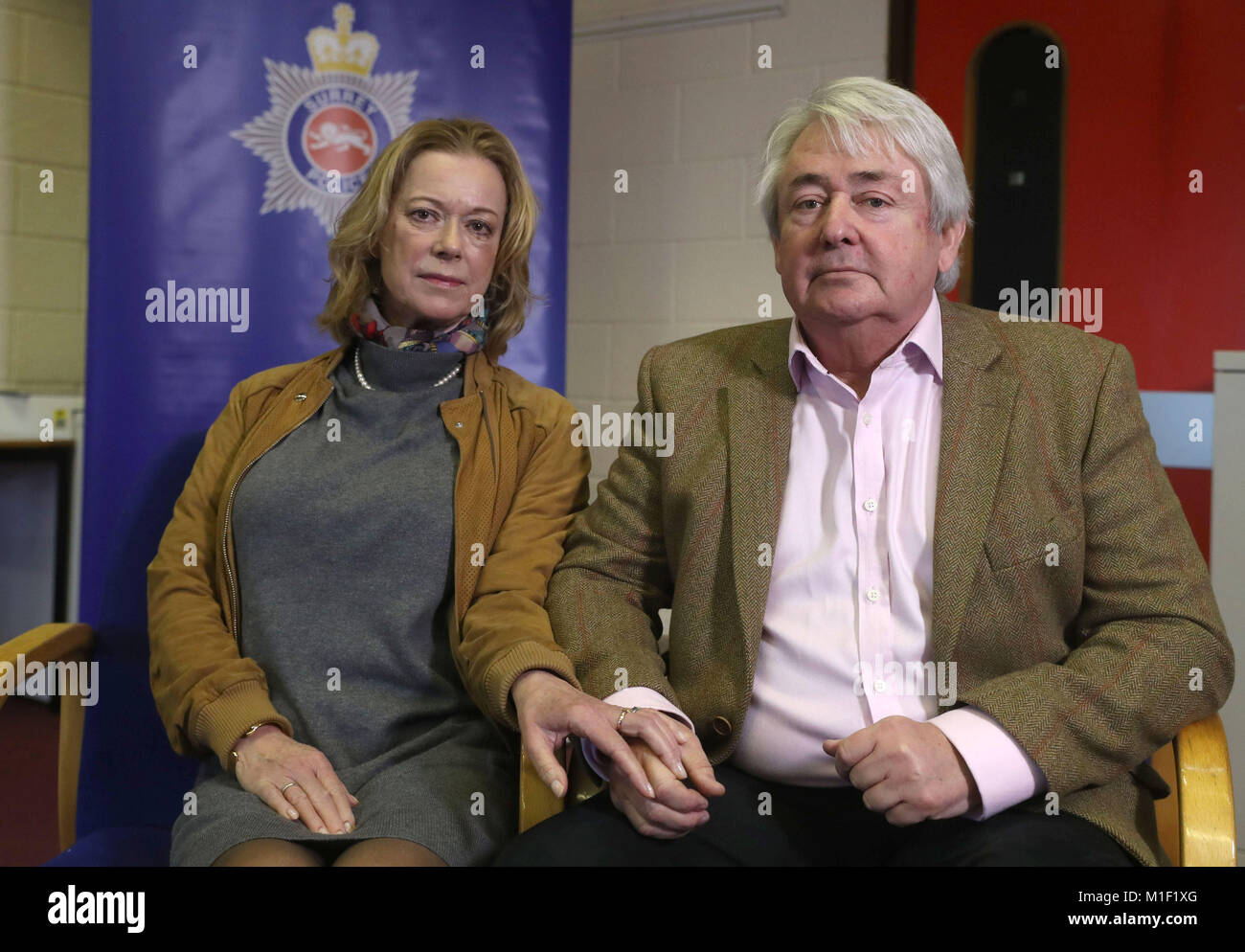 Susan e Stephen Morris di Surrey la cui casa è stata depredata da un ladro armato in ottobre 2017, in occasione di una conferenza stampa a Surrey polizia presso la sede centrale a Guildford. Foto Stock